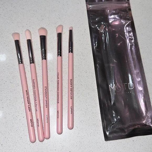 Motd | Makeup | Ps87 Motd Cosmetics Brushes What The Fluff Blending Eye ...